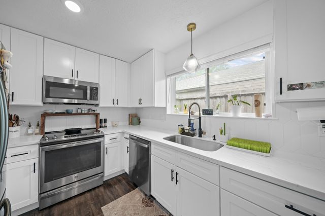 2523 Heritage Colony Drive, Webster, TX 77598