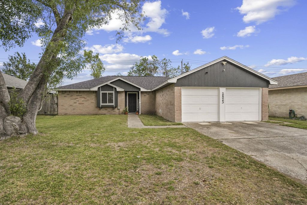 2523 Heritage Colony Drive, Webster, TX 77598