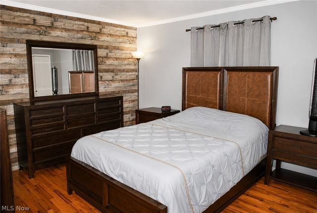 8920 Lakeview Circle, Parma, OH 44129