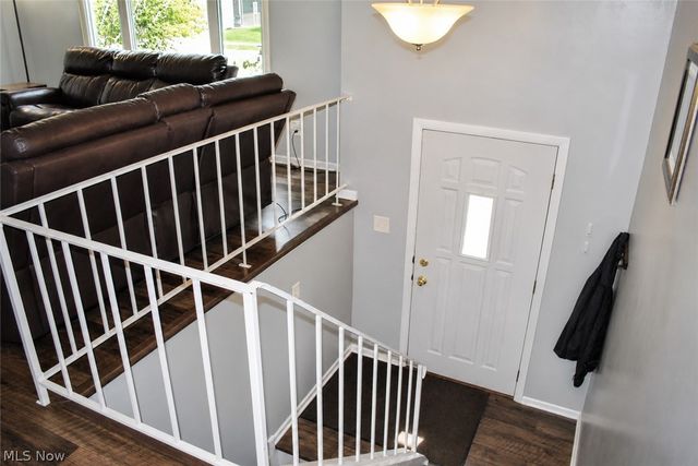 8920 Lakeview Circle, Parma, OH 44129