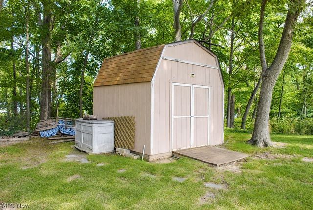 8920 Lakeview Circle, Parma, OH 44129