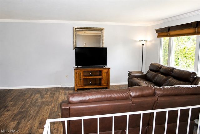 8920 Lakeview Circle, Parma, OH 44129