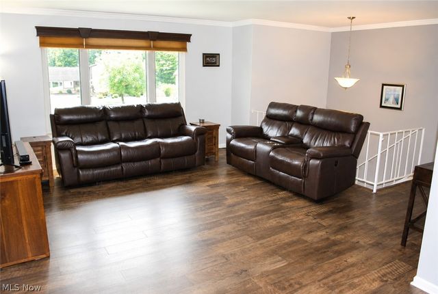 8920 Lakeview Circle, Parma, OH 44129