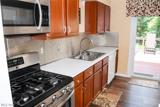 8920 Lakeview Circle, Parma, OH 44129