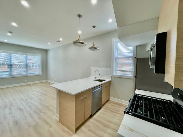 2238 W 24th Street 2F, Chicago, IL 60608