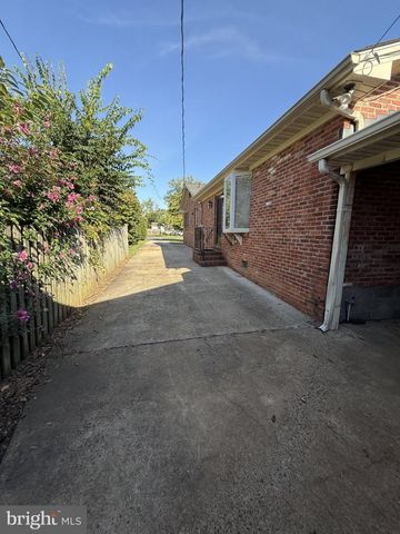 446 HANSON AVE, Fredericksburg, VA 22401
