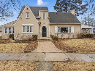 702 N CATHERINE Avenue, La Grange Park, IL 60526