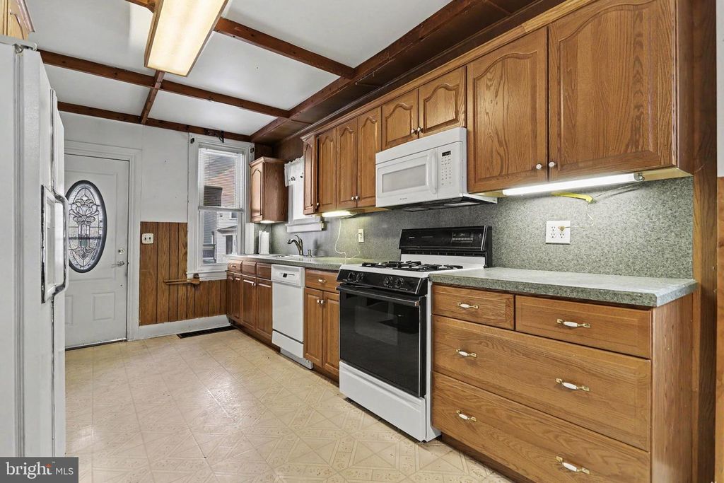 Image 13 of property listing at 113 S PLEASANT AVE, Dallastown, PA 17313
