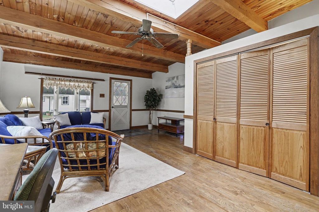 Image 16 of property listing at 113 S PLEASANT AVE, Dallastown, PA 17313