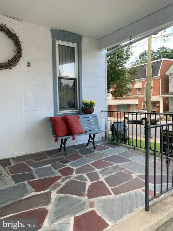 Image 3 of property listing at 113 S PLEASANT AVE, Dallastown, PA 17313