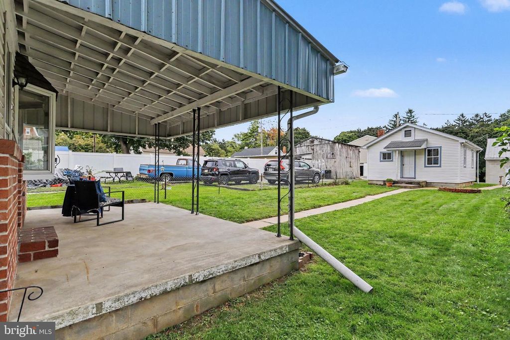Image 28 of property listing at 113 S PLEASANT AVE, Dallastown, PA 17313
