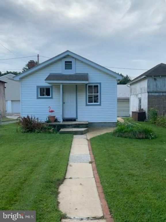 Image 5 of property listing at 113 S PLEASANT AVE, Dallastown, PA 17313