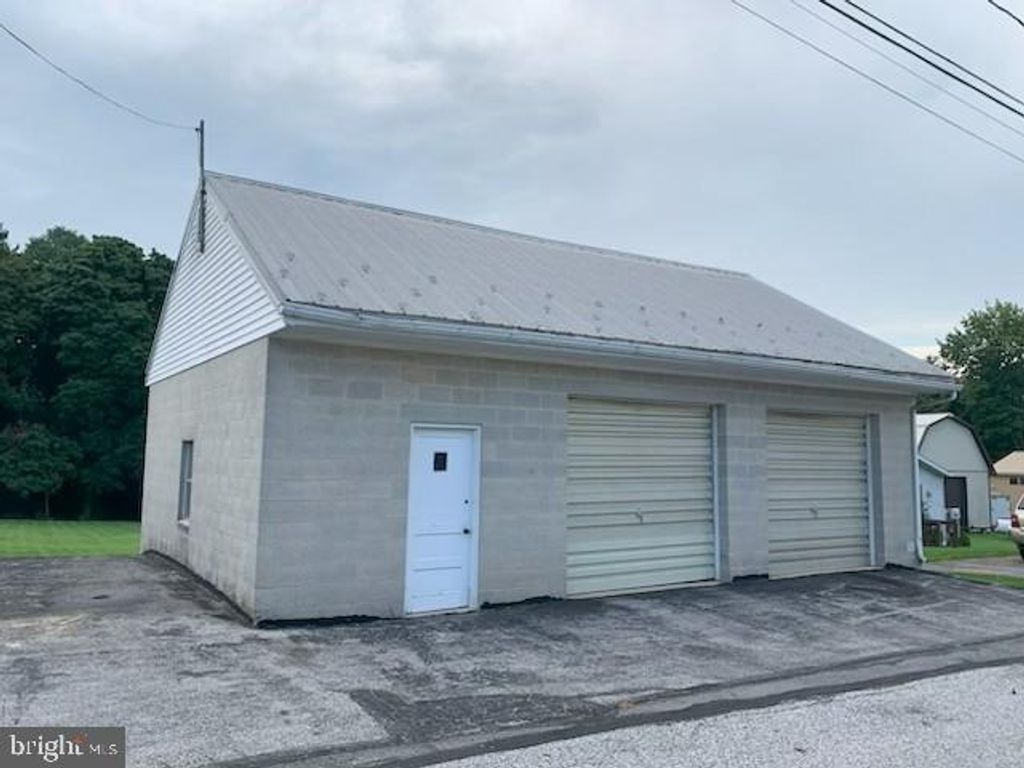 Image 6 of property listing at 113 S PLEASANT AVE, Dallastown, PA 17313