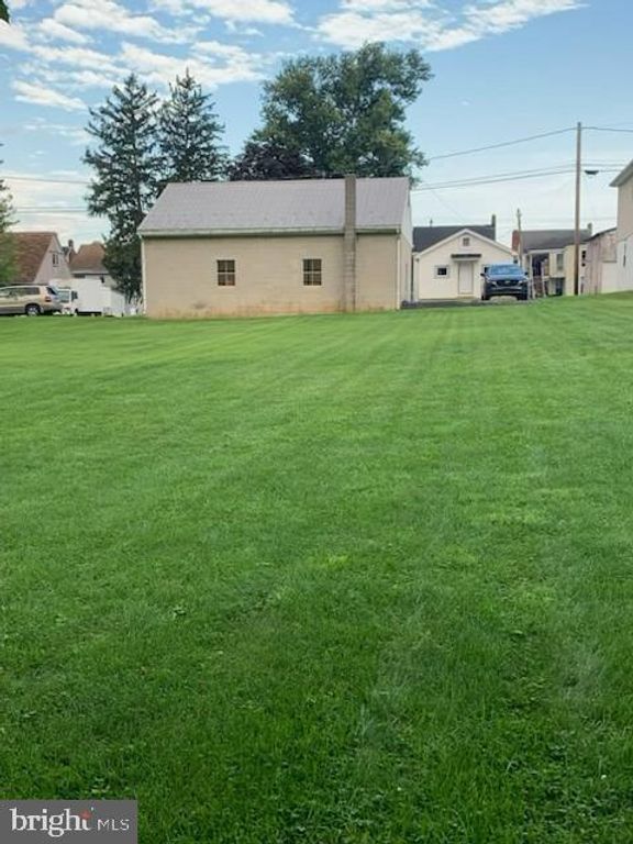 Image 7 of property listing at 113 S PLEASANT AVE, Dallastown, PA 17313