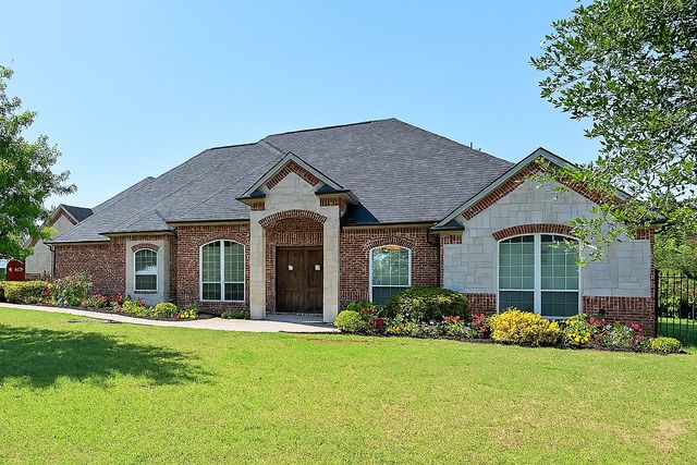 3240 Caleb Court E, Midlothian, TX 76065