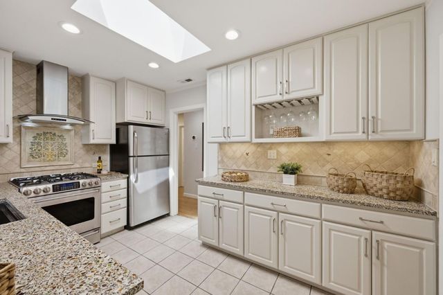 190 E Middlefield Road, Mountain View, CA 94043