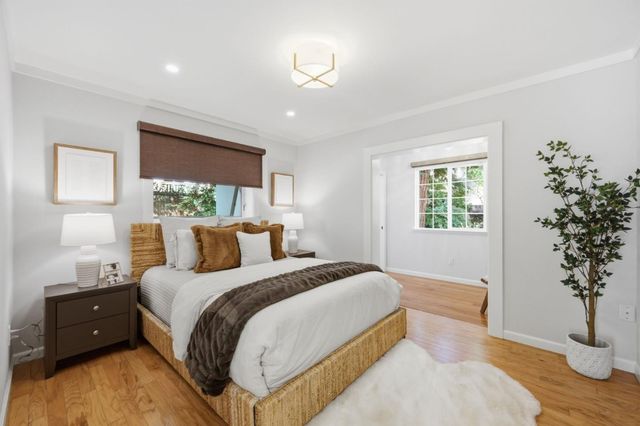 190 E Middlefield Road, Mountain View, CA 94043
