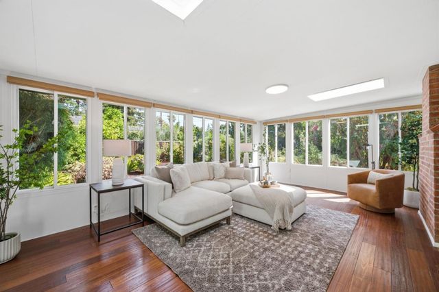 190 E Middlefield Road, Mountain View, CA 94043