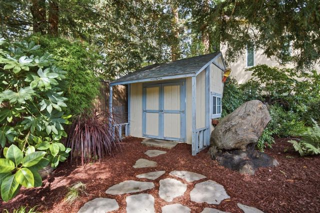 190 E Middlefield Road, Mountain View, CA 94043