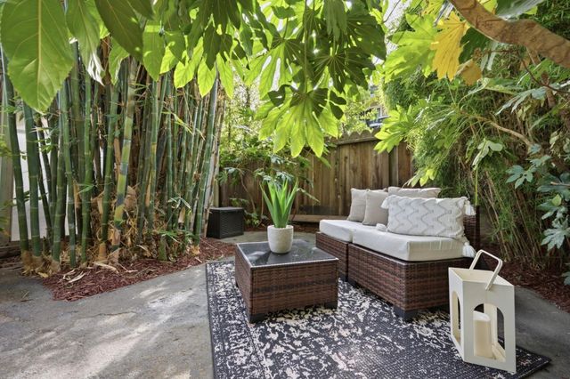 190 E Middlefield Road, Mountain View, CA 94043
