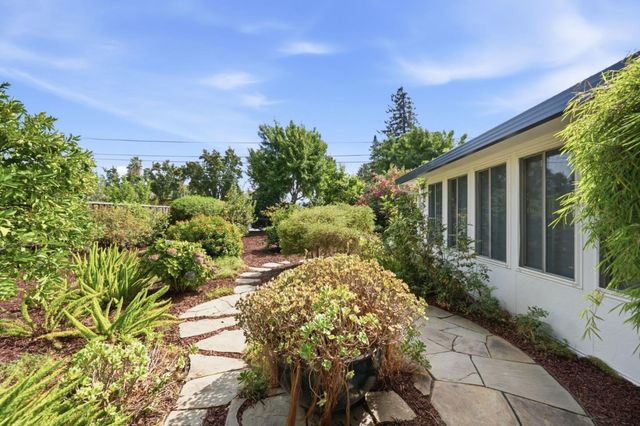 190 E Middlefield Road, Mountain View, CA 94043