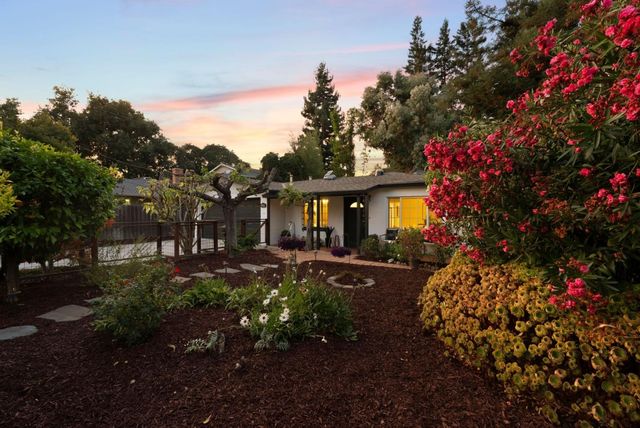 190 E Middlefield Road, Mountain View, CA 94043