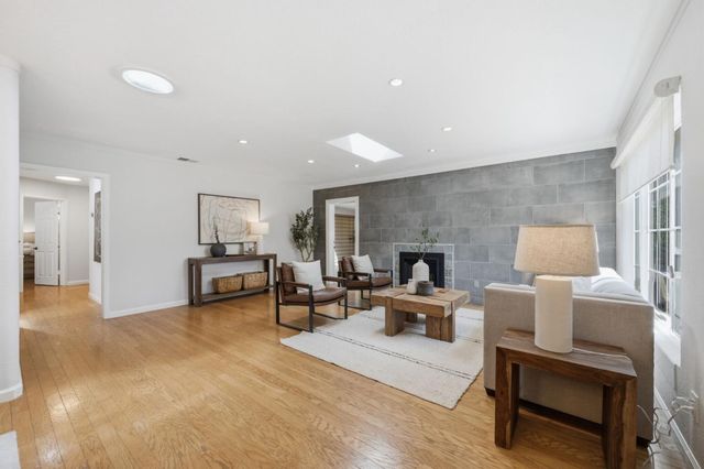 190 E Middlefield Road, Mountain View, CA 94043