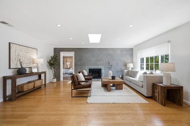190 E Middlefield Road, Mountain View, CA 94043