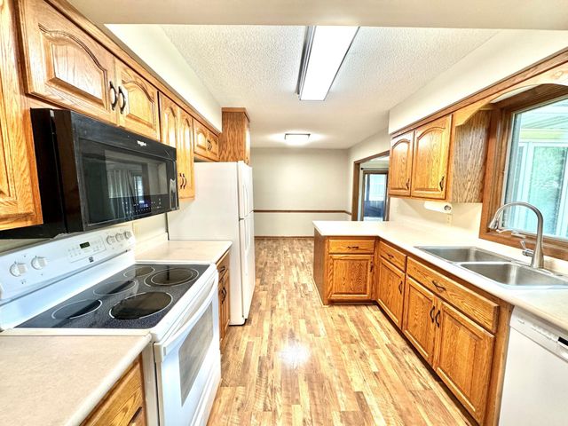 1350 Hillside Street, Hastings, MN 55033