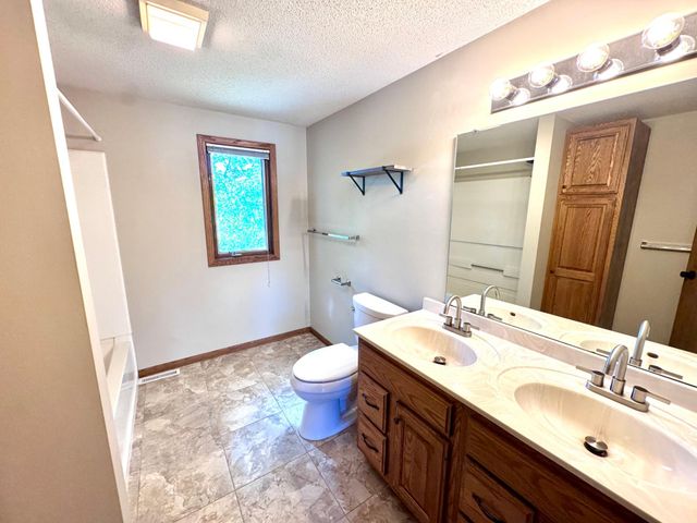 1350 Hillside Street, Hastings, MN 55033
