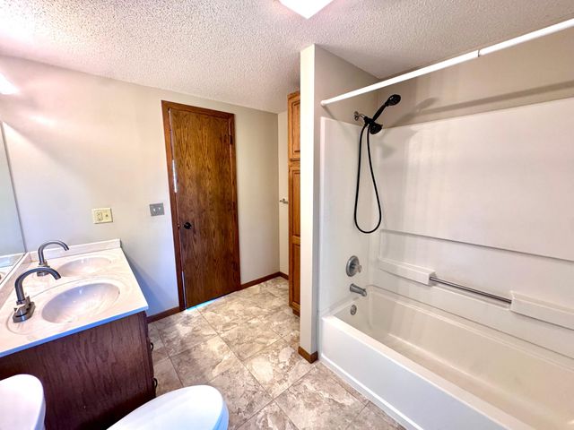 1350 Hillside Street, Hastings, MN 55033