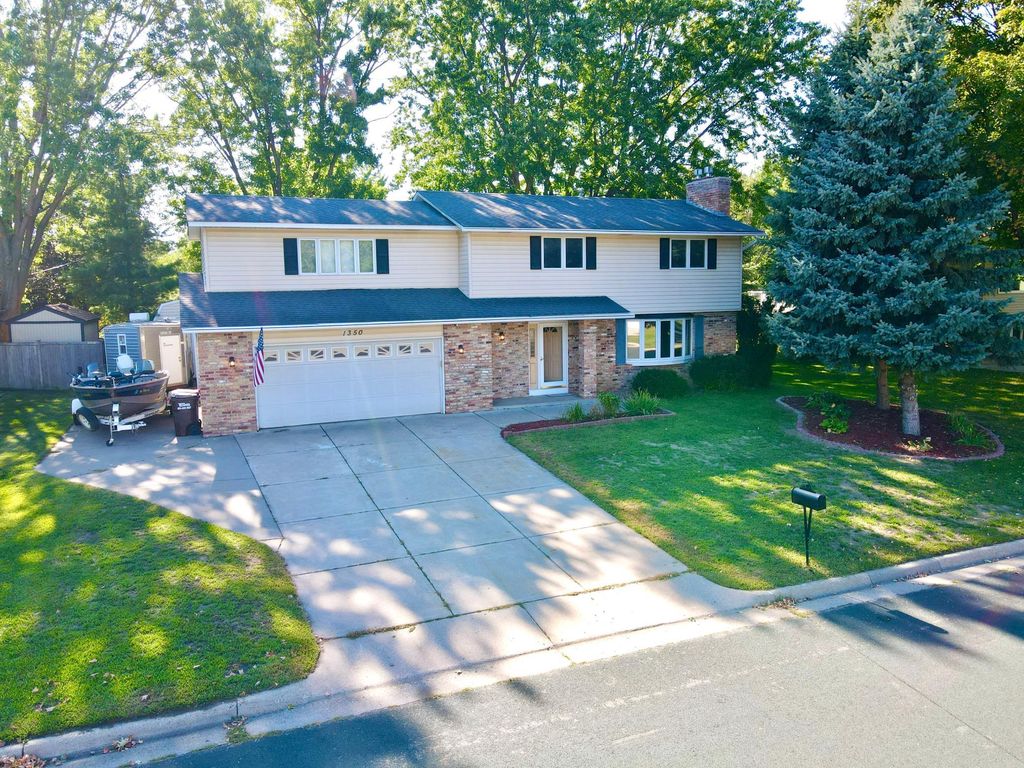 1350 Hillside Street, Hastings, MN 55033