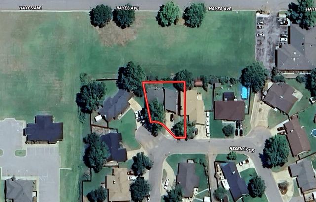 131 Regency Drive, Clinton, OK 73601