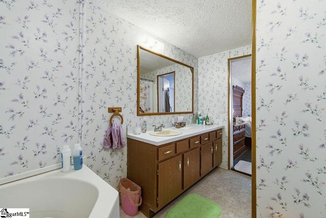 5 Lake Shore Drive, Iva, SC 29655