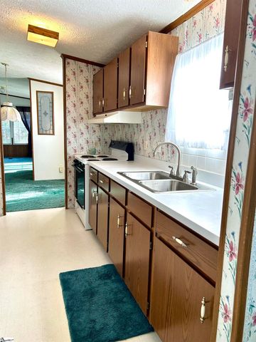 5 Lake Shore Drive, Iva, SC 29655