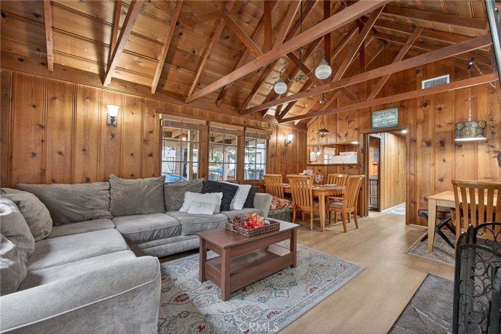 Image 1 of property listing at 1674 Twin Lakes, Wrightwood, CA 92397