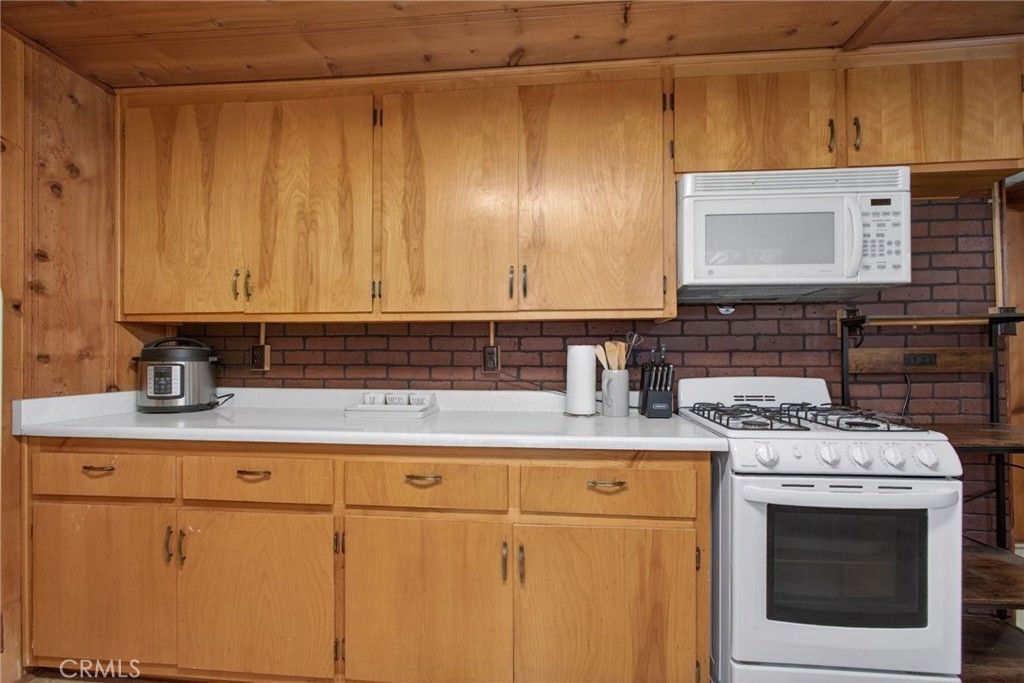 Image 13 of property listing at 1674 Twin Lakes, Wrightwood, CA 92397