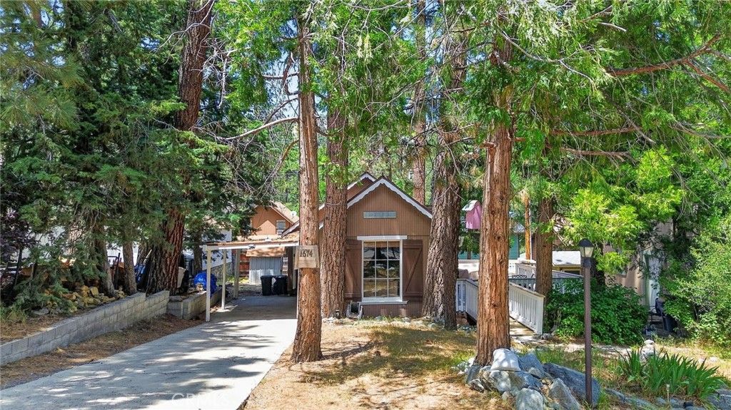 Image 27 of property listing at 1674 Twin Lakes, Wrightwood, CA 92397