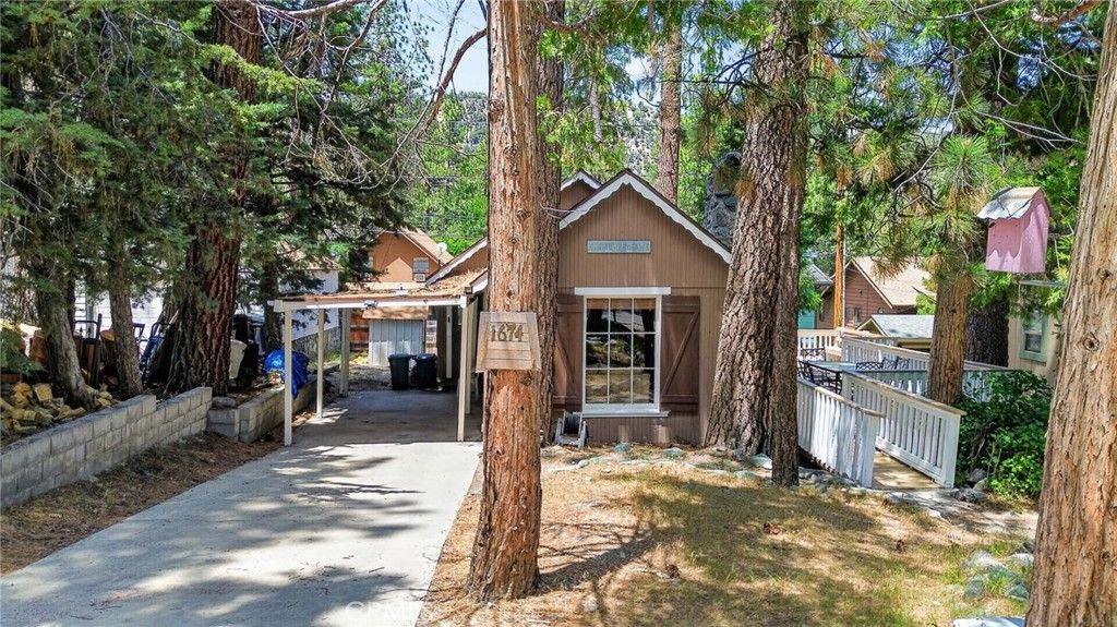 Image 28 of property listing at 1674 Twin Lakes, Wrightwood, CA 92397