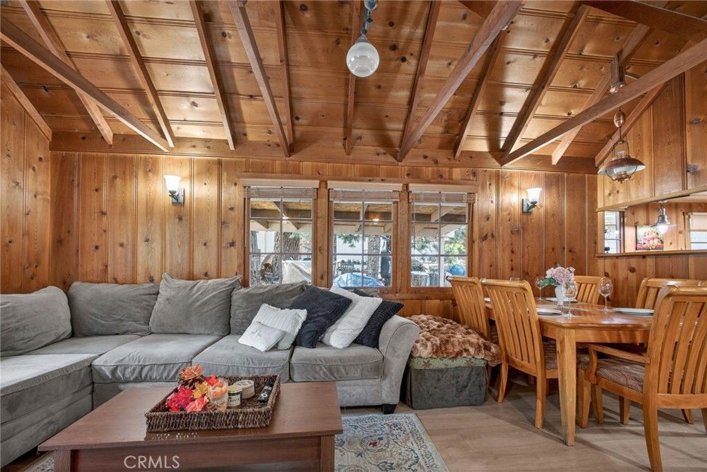 Image 4 of property listing at 1674 Twin Lakes, Wrightwood, CA 92397