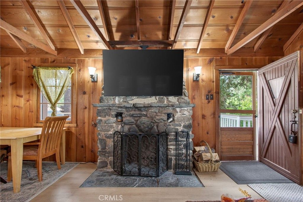 Image 5 of property listing at 1674 Twin Lakes, Wrightwood, CA 92397