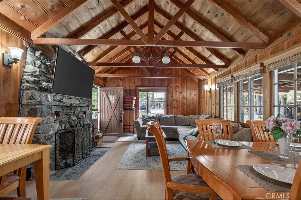 Image 6 of property listing at 1674 Twin Lakes, Wrightwood, CA 92397