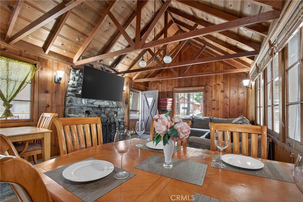 Image 7 of property listing at 1674 Twin Lakes, Wrightwood, CA 92397