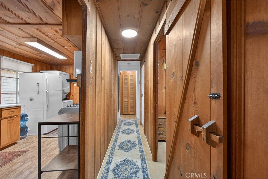 Image 9 of property listing at 1674 Twin Lakes, Wrightwood, CA 92397