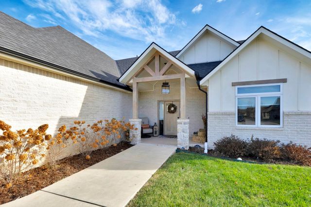 4686 N Elk Creek Dr, Bel Aire, KS 67226