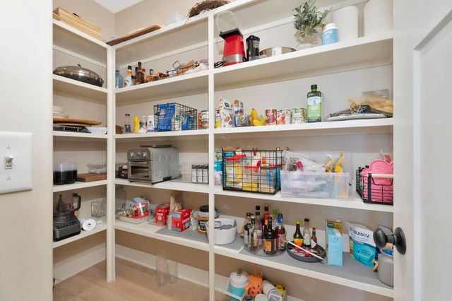 4686 N Elk Creek Dr, Bel Aire, KS 67226