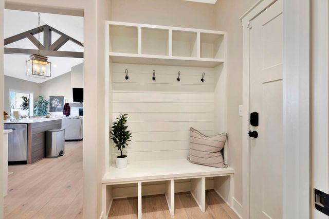 4686 N Elk Creek Dr, Bel Aire, KS 67226