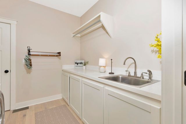 4686 N Elk Creek Dr, Bel Aire, KS 67226