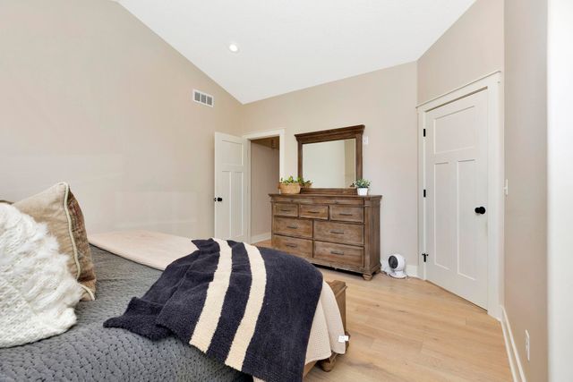 4686 N Elk Creek Dr, Bel Aire, KS 67226