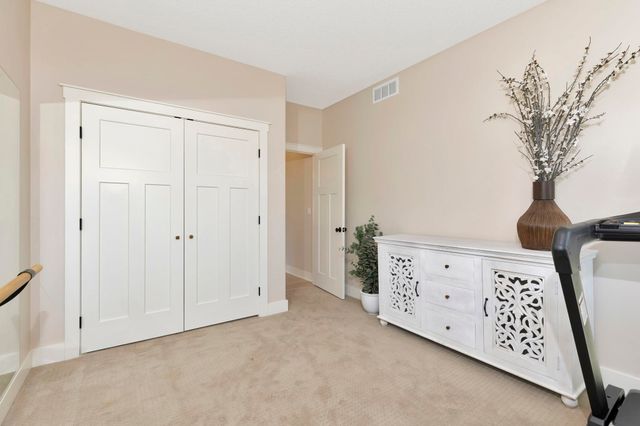 4686 N Elk Creek Dr, Bel Aire, KS 67226